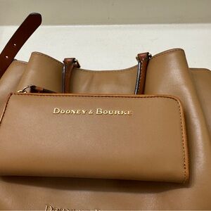 Women’sDooney&Bourke City Barlow Combo largecamelLeather Women's tote Bag&wallet